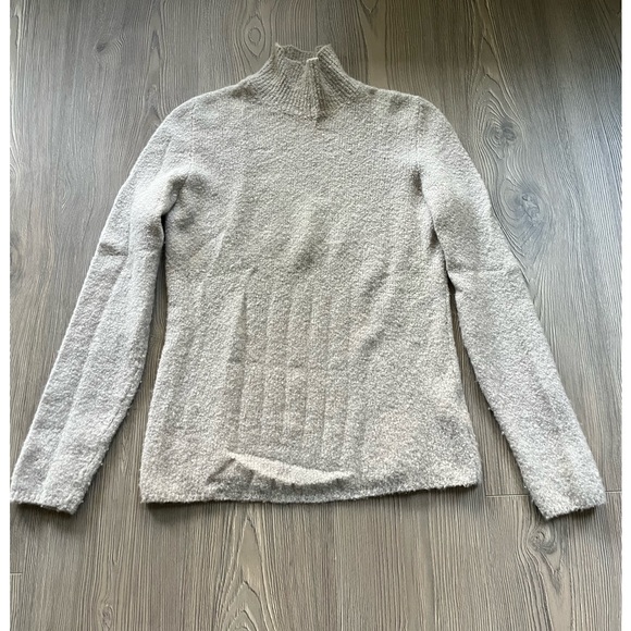 Gucci grey turtleneck 80% cashmere/ 20% nylon, see pics. Super warm and cozy! - Picture 2 of 8